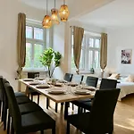 130 M2 Calm & Stylish Apartment